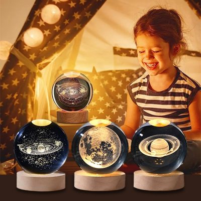Svetleča 3D Kristalna Krogla z Astronomskim Vzorcem | LUMABALL