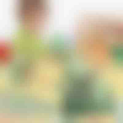 Plezalnik po stopnicah z dinozavrom | DINOCLIMBER